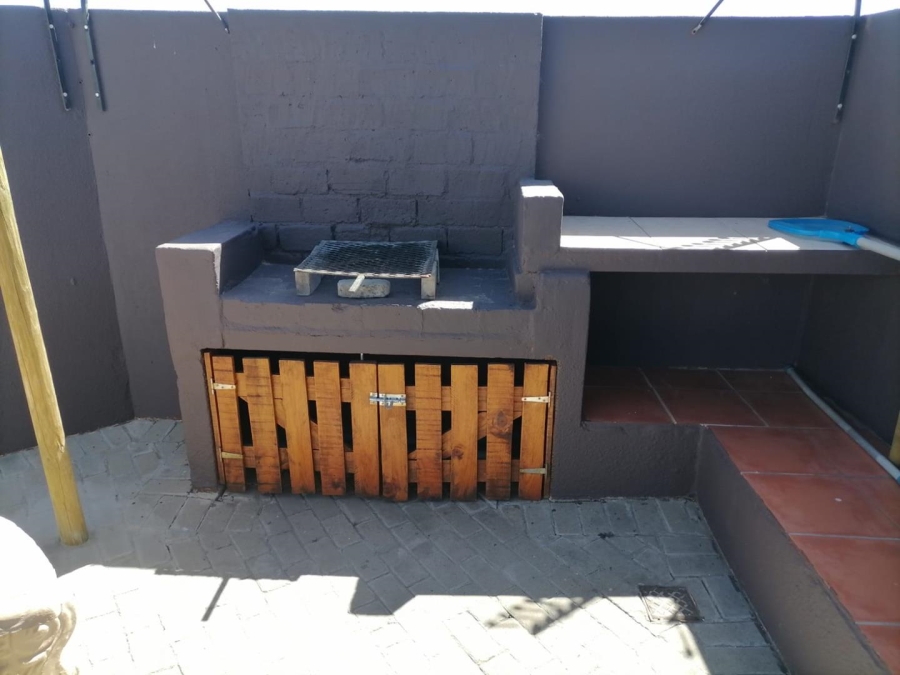 To Let 1 Bedroom Property for Rent in Strand Central Western Cape